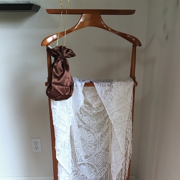 Medium-Small Gold Vintage Pouch Wristlet - Picture 4 of 4